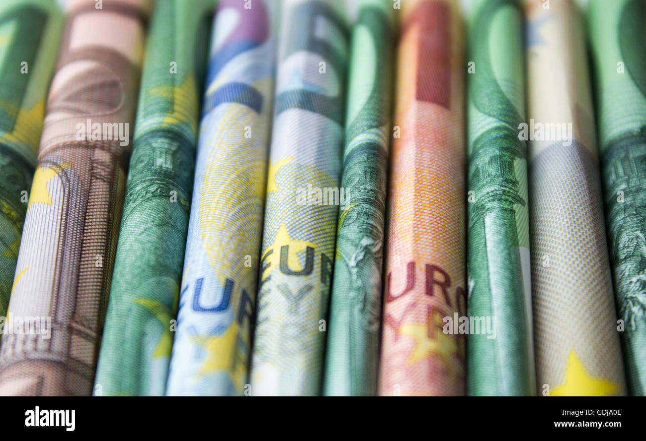 Dinero en efectivo - billetes de euro / dinero europeo Foto de stock