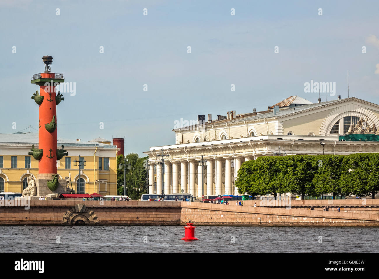 Columna rostral en la isla de Vasilievsky San Petersburgo Rusia Foto de stock