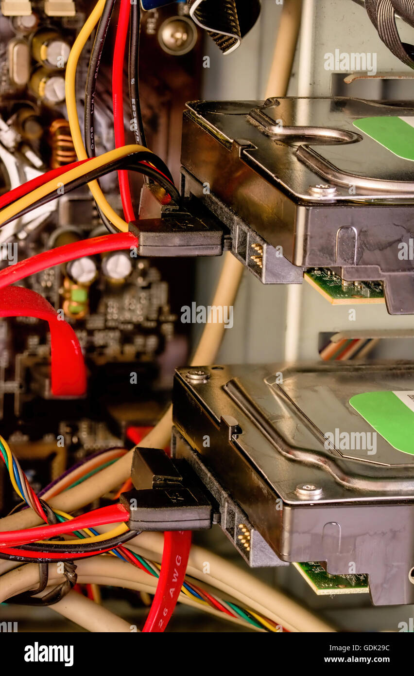 Vista de los dos discos duros de PC dentro de un equipo, 3,5 unidades de disco  duro Fotografía de stock - Alamy