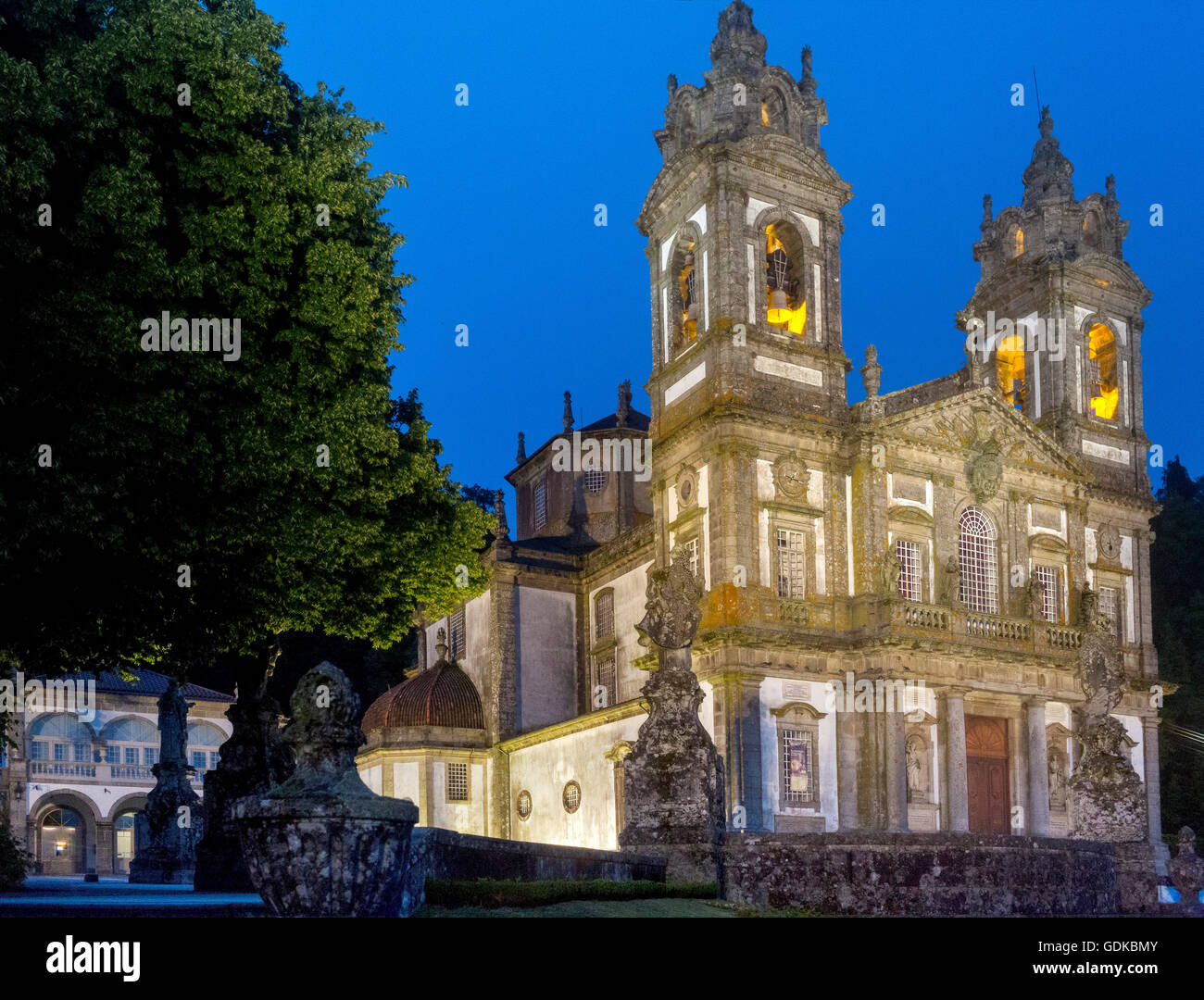 Bom Jesus do Monte, Hora Azul, Escena nocturna, santuario de Braga, estatuas, distrito de Braga, Braga, Portugal, Europa, viajes Foto de stock