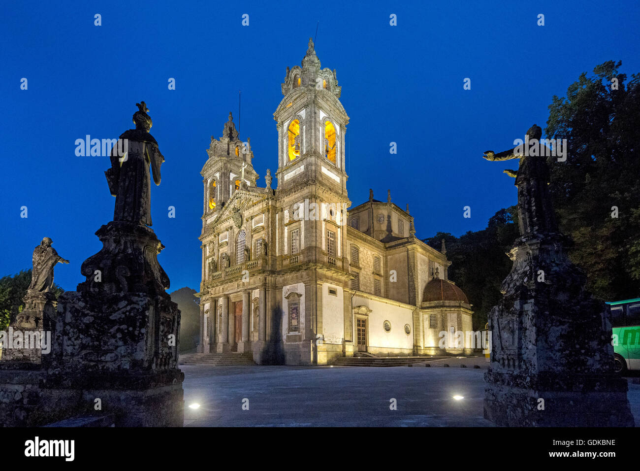 Bom Jesus do Monte, Hora Azul, Escena nocturna, santuario de Braga, estatuas, distrito de Braga, Braga, Portugal, Europa, viajes Foto de stock