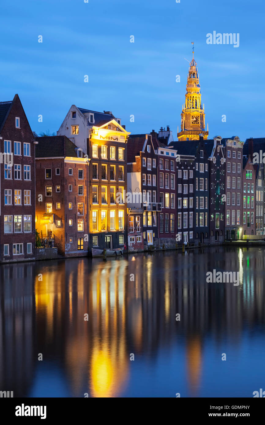 Ver tradicional de edificios antiguos en Amsterdam Foto de stock
