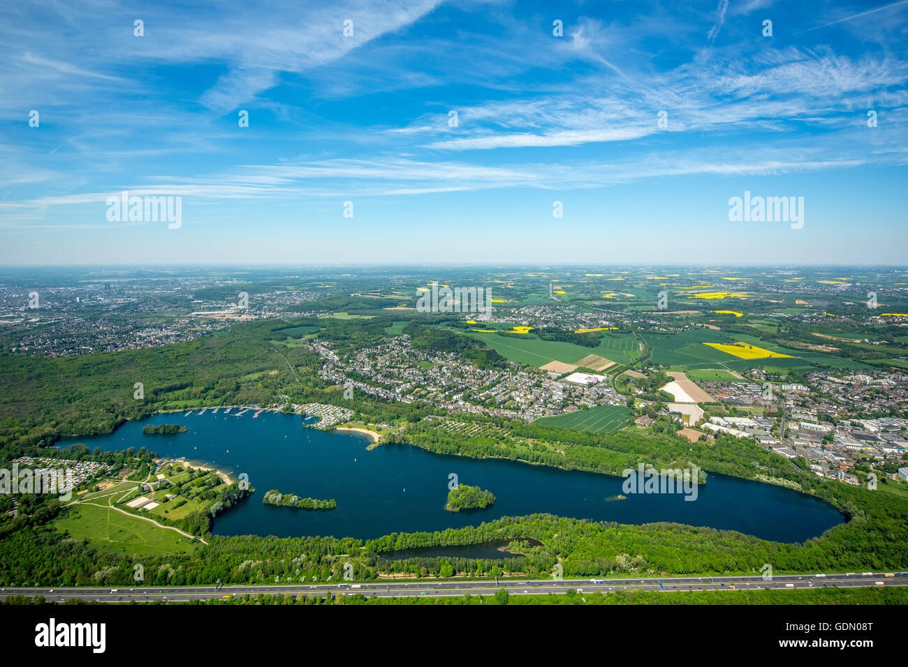 Vista aérea, descripción Unterbacher Ver, zona de recreo Unterbacher Ver, Düsseldorf, Niederrhein, Renania del Norte-Westfalia Foto de stock