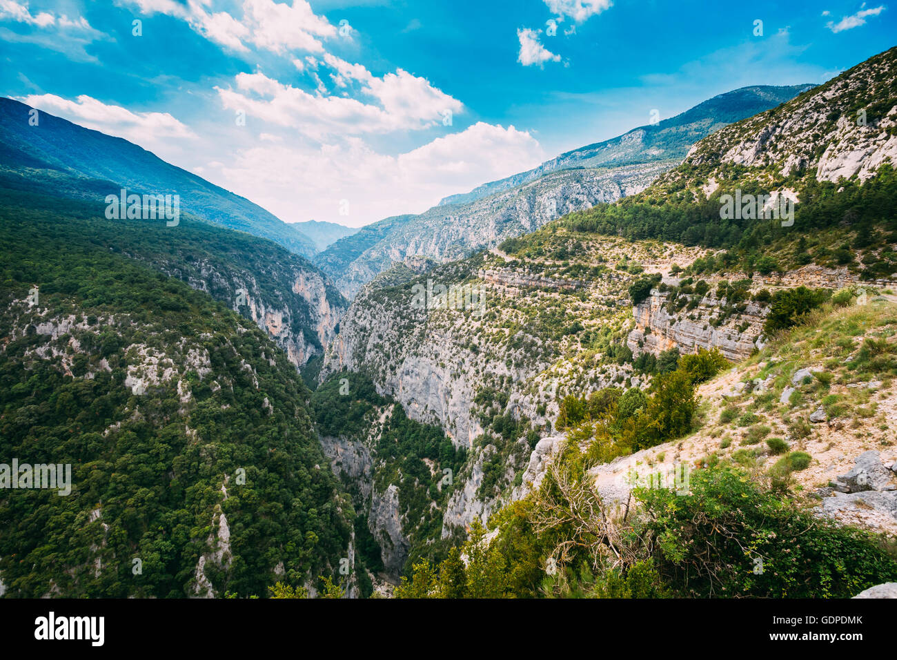 Hermoso paisaje de las montañas de las Gorges du Verdon en el sudeste de Francia. Provence-alpes-cote d'Azur. Foto de stock