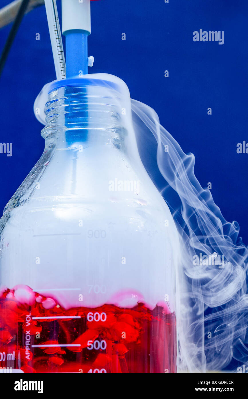 Nitrógeno líquido sobre fondo de ciencia ficción de vidrio de laboratorio  ai generativo