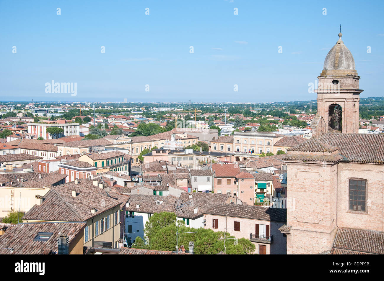 Hermosa vista desde arriba de la ciudad de la Romagna santarcangelo Foto de stock