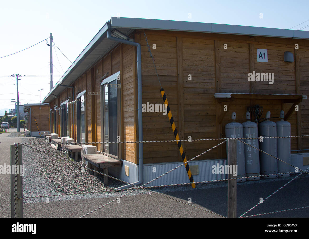 Viviendas temporales ocupados por personas desplazadas por el tsunami, prefectura de Fukushima, Tomioka, Japón Foto de stock