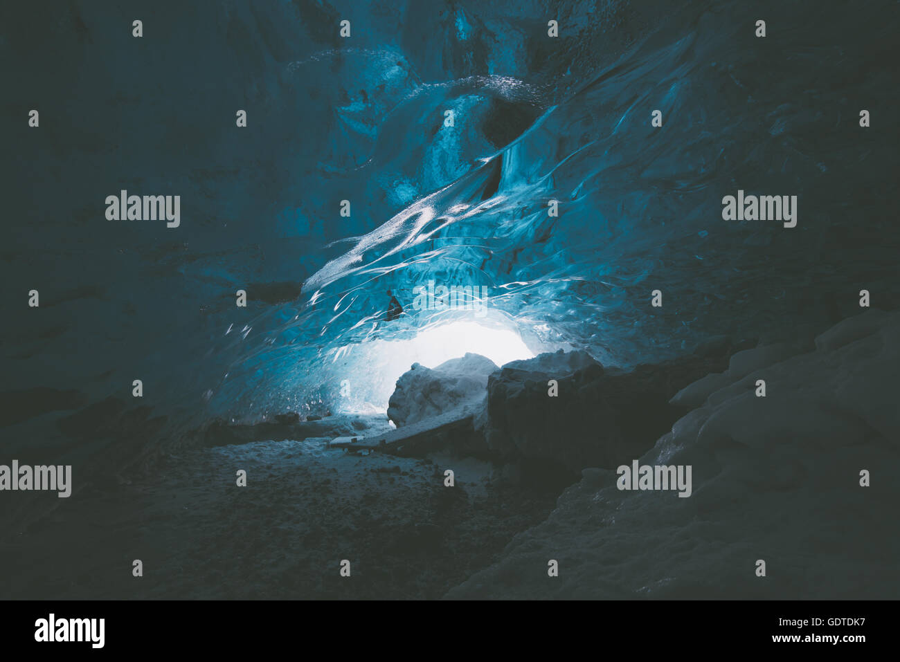 Cueva de hielo en Islandia Foto de stock
