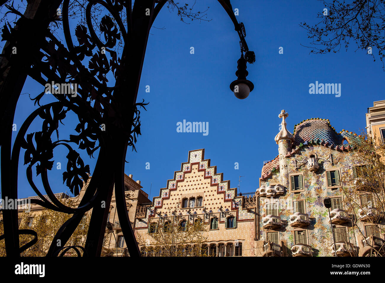 Passeig de Gracia, la Casa Amatller (Puig i Cadafalch) y la Casa Batlló (Gaudí) tanto en estilo art nouveau, en el Passeig de Gràcia. Foto de stock