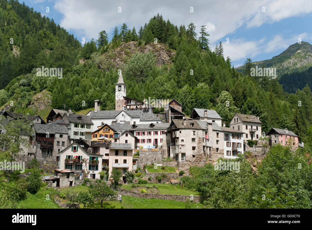 Pequeña ciudad, Fusio, Valle Maggia, Tesino, Suiza Foto de stock