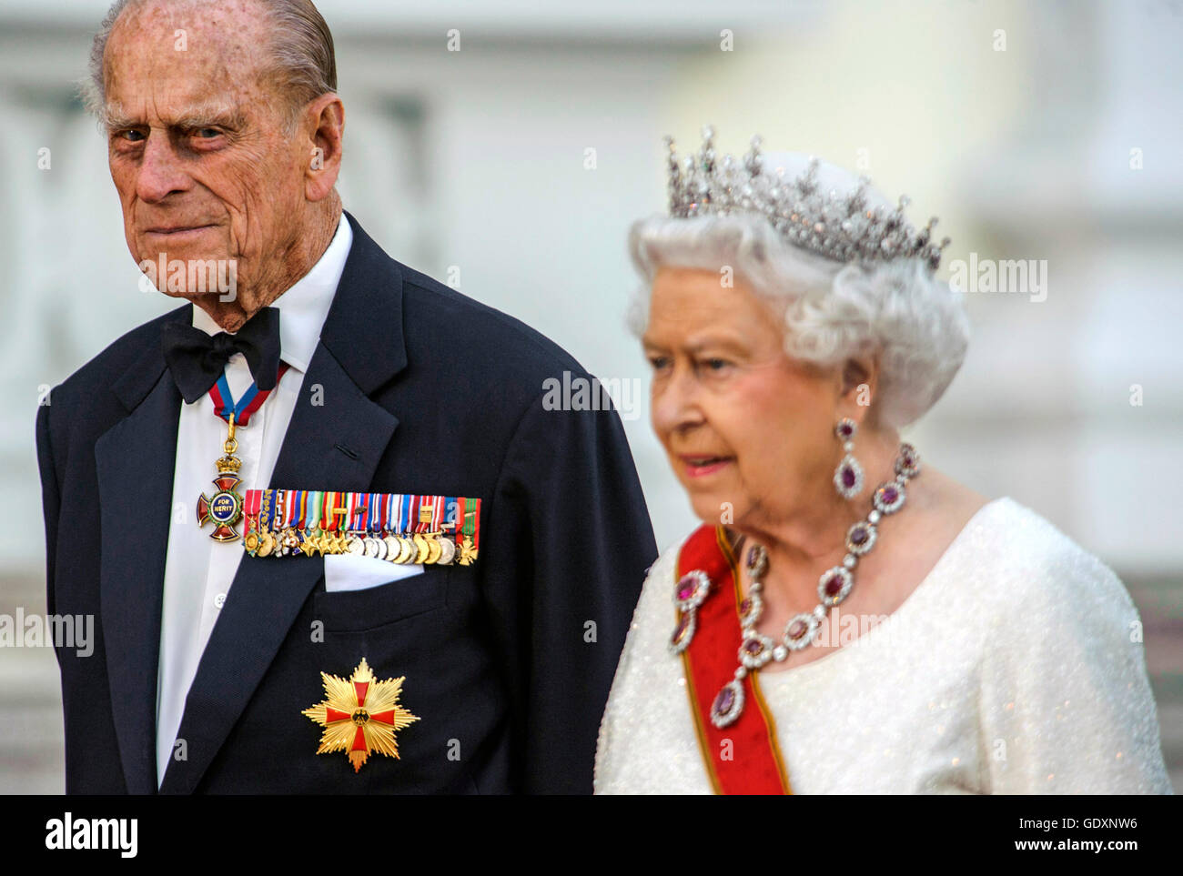 El príncipe Felipe y la Reina Isabel II Foto de stock