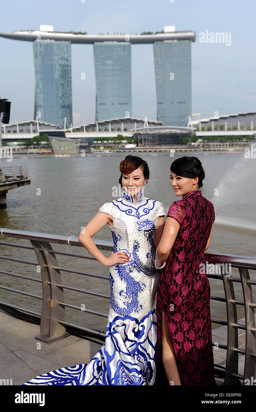 Cómo se visten las mujeres en singapur fotografías e imágenes de alta resolución Alamy