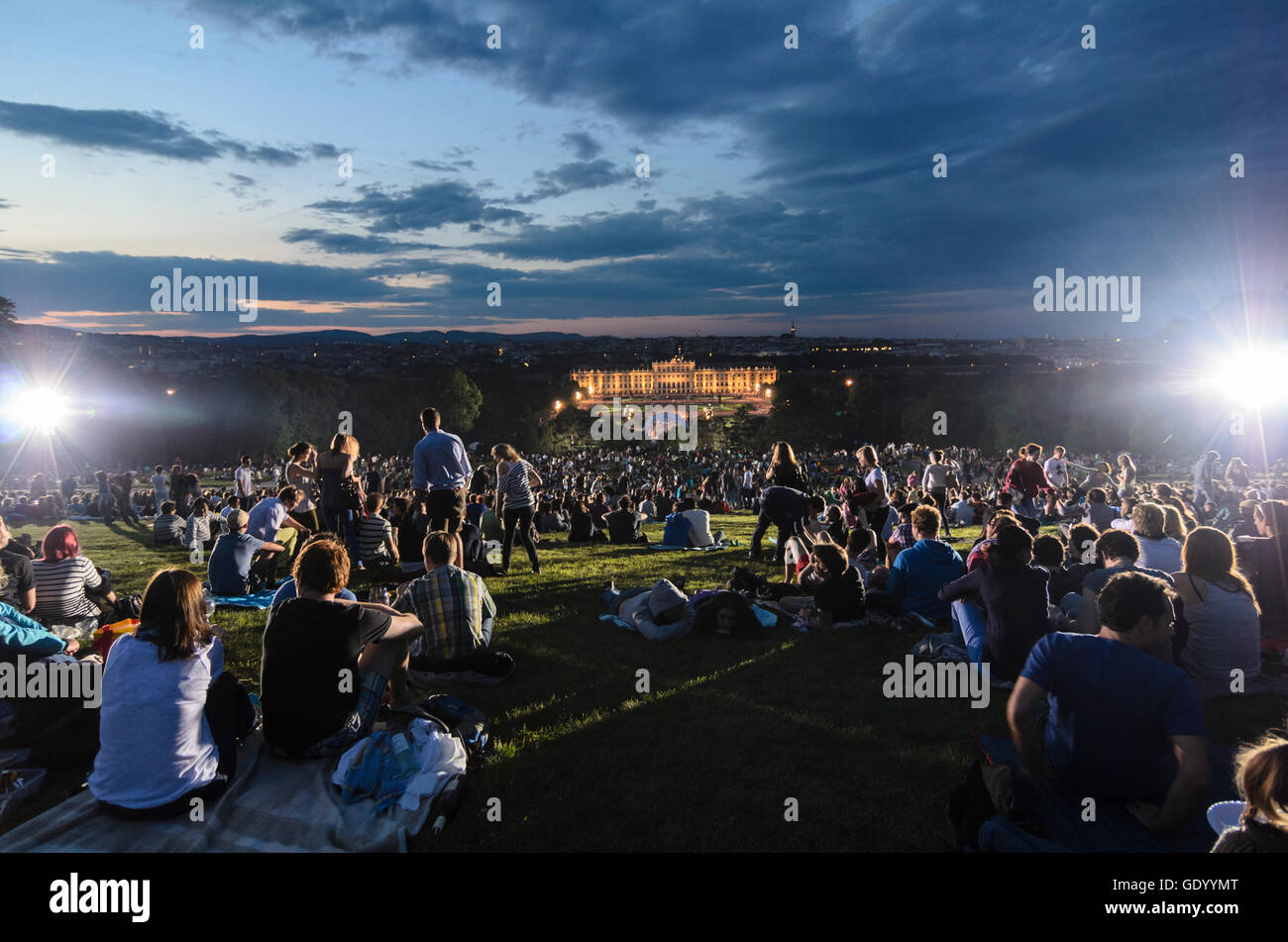 Wien, Viena: Noche de Verano Concierto de la Filarmónica de Viena, en el parque del palacio de Schönbrunn, Austria, Wien, 13. Foto de stock