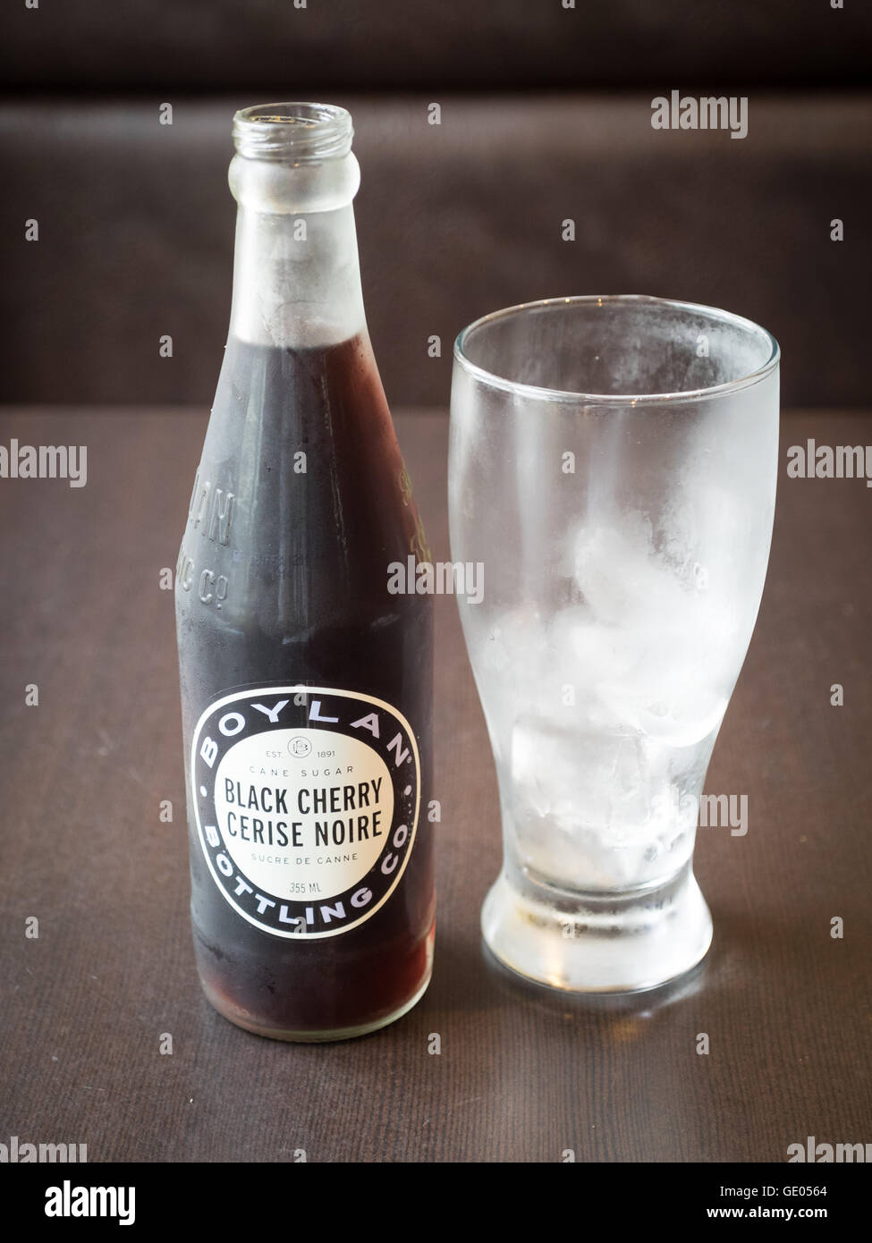 Black Cherry Soda, fabricado por Boylan Bottling Company Fotografía de  stock - Alamy