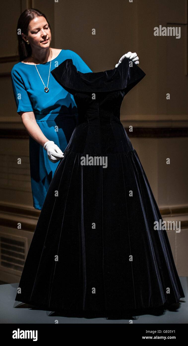 Vestidos de reinas fotografías e imágenes alta Alamy