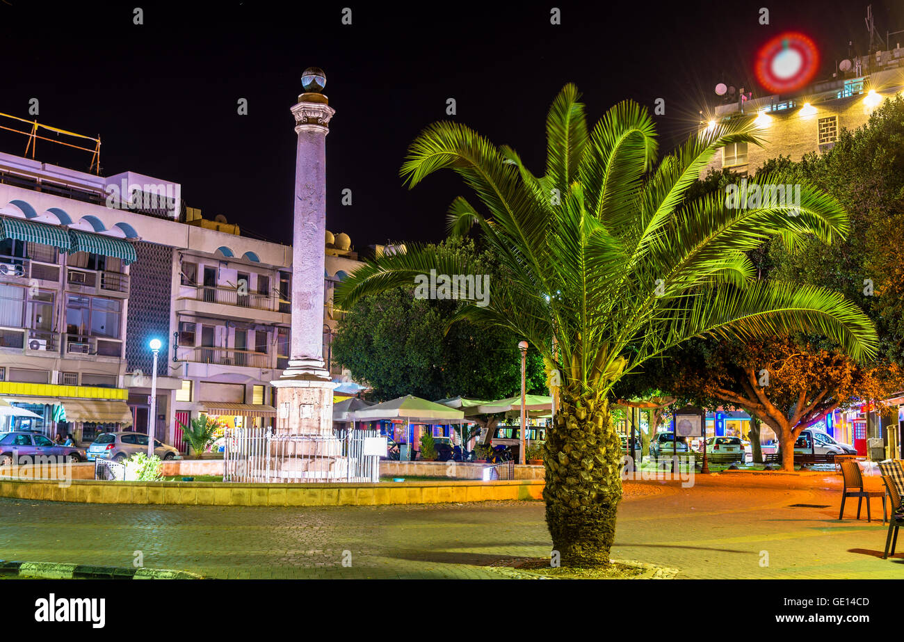 Columna en la plaza veneciana de Ataturk en Nicosia, Chipre Septentrional Foto de stock