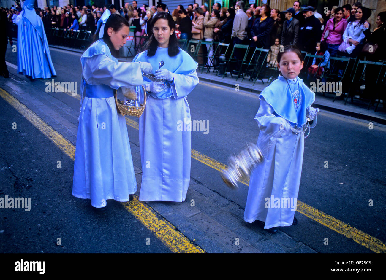 Chica servidor del altar fotografías e imágenes de alta resolución Alamy Chica servidor del altar fotografías e imágenes de alta resolución Alamy