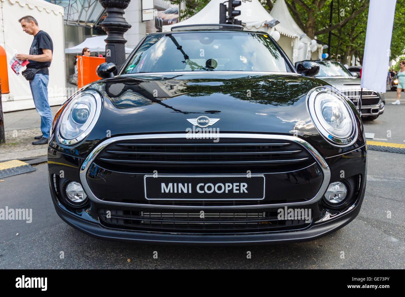 Berlín - Junio 05, 2016: Ciudad coche Mini Cooper. Días clásicos Berlin 2016. Foto de stock