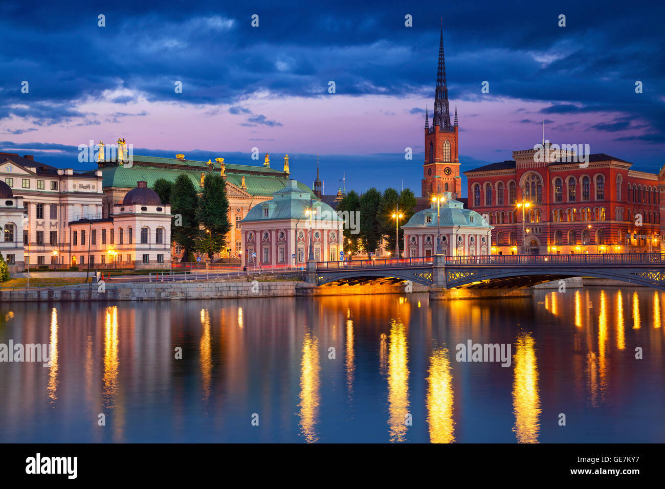 Estocolmo. Imagen de Estocolmo, Suecia, durante la hora azul crepúsculo. Foto de stock
