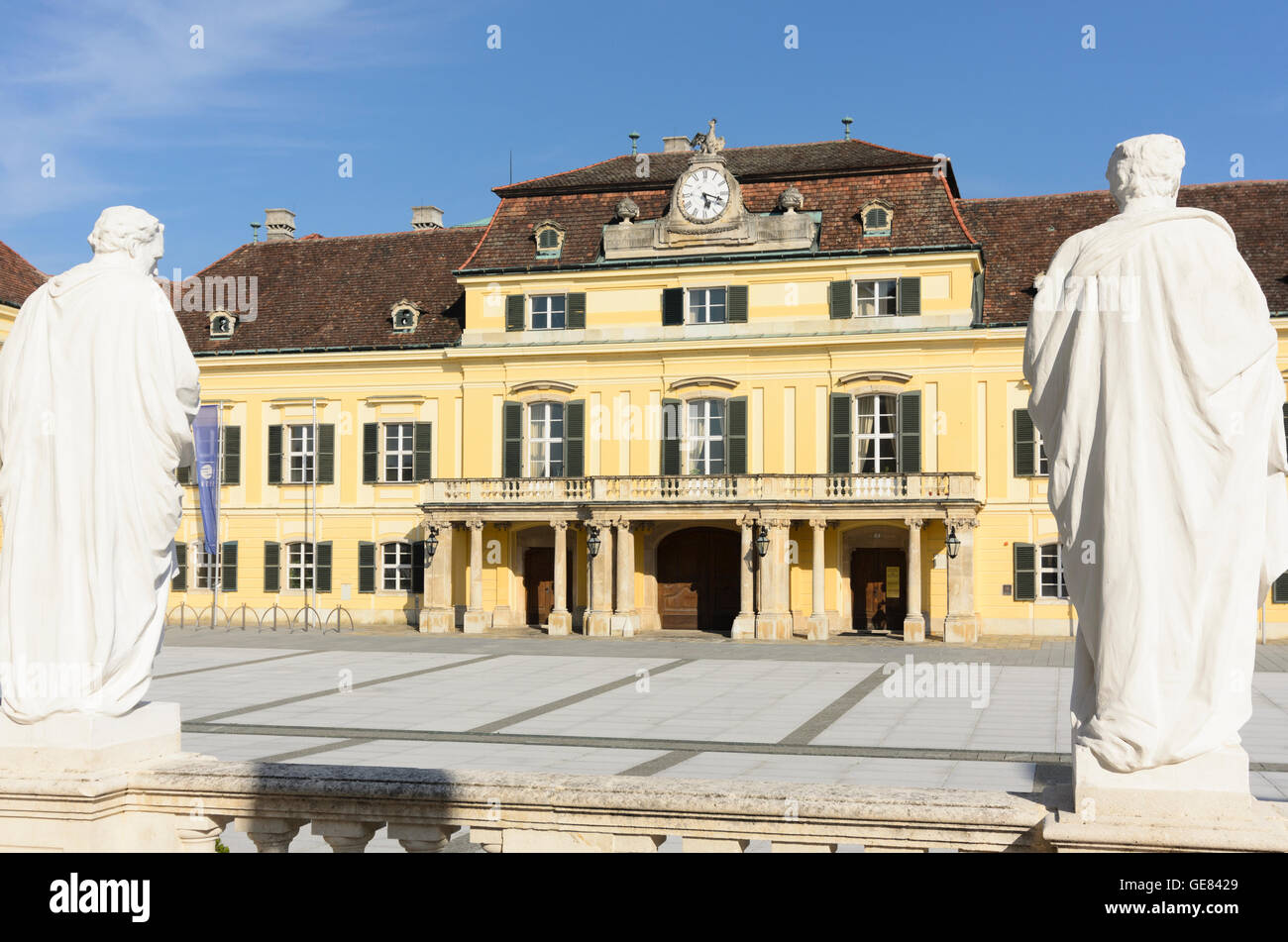 Laxenburg: plaza Schlossplatz, palacio Blauer Hof, Austria, Niederösterreich, Baja Austria, Wienerwald, bosques de Viena Foto de stock
