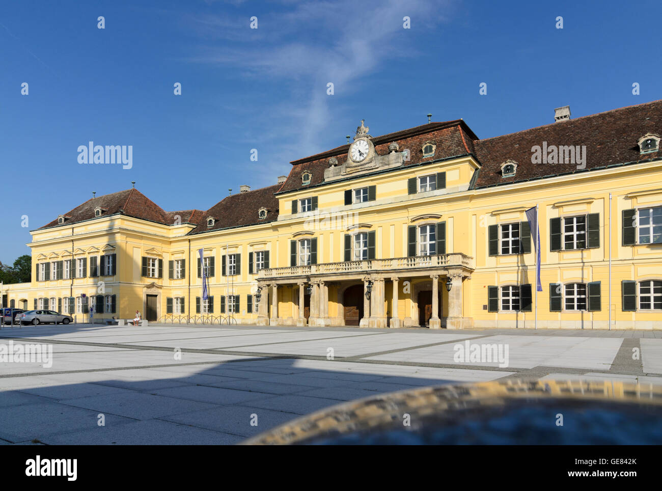 Laxenburg: plaza Schlossplatz, palacio Blauer Hof, Austria, Niederösterreich, Baja Austria, Wienerwald, bosques de Viena Foto de stock