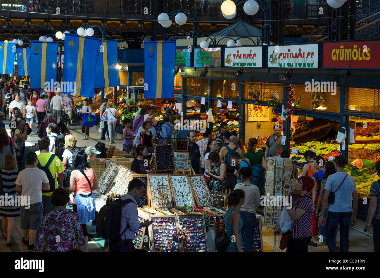 Budapest: Mercado Central Hall, tienda, tiendas, Hungría, Budapest Foto de stock
