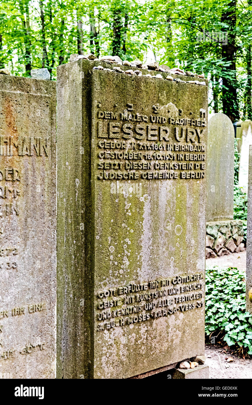 Tumba de Lesser Ury en el cementerio judío en Berlín Weissensee; grab von Lesser Ury, berühmt für seine Bilder von Berlin Foto de stock
