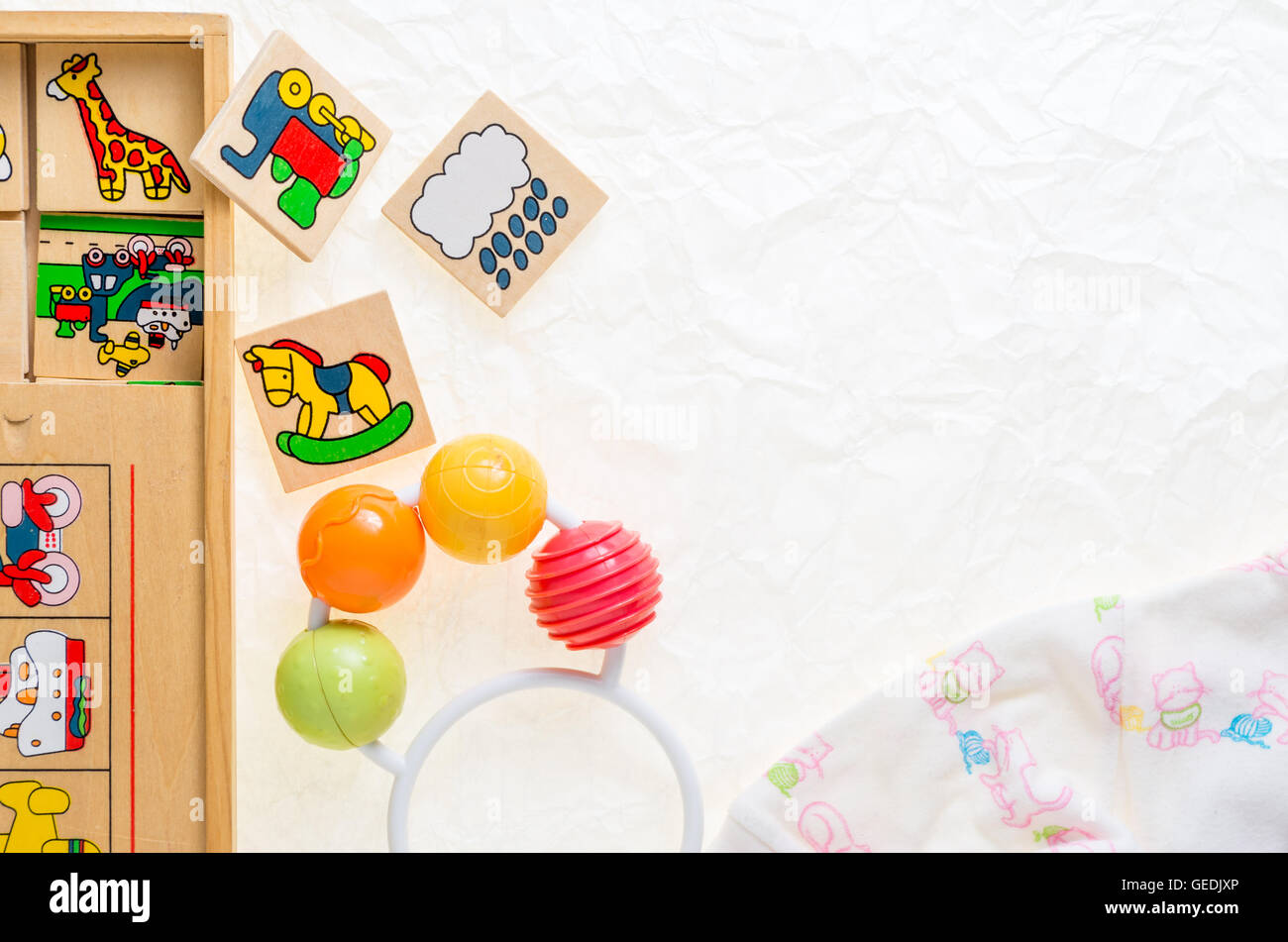 Juguetes de madera genérico sin derechos de copia, que representan objetos y animales decoraciones, adecuado para bebés para jugar Foto de stock