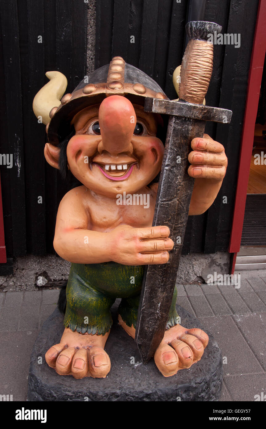 Troll figura fuera de una tienda en Islandia Foto de stock