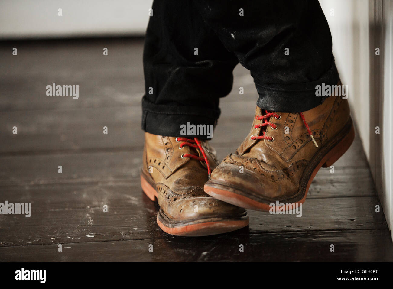 Cordones de zapatos rojos fotografías e imágenes de alta resolución - Alamy