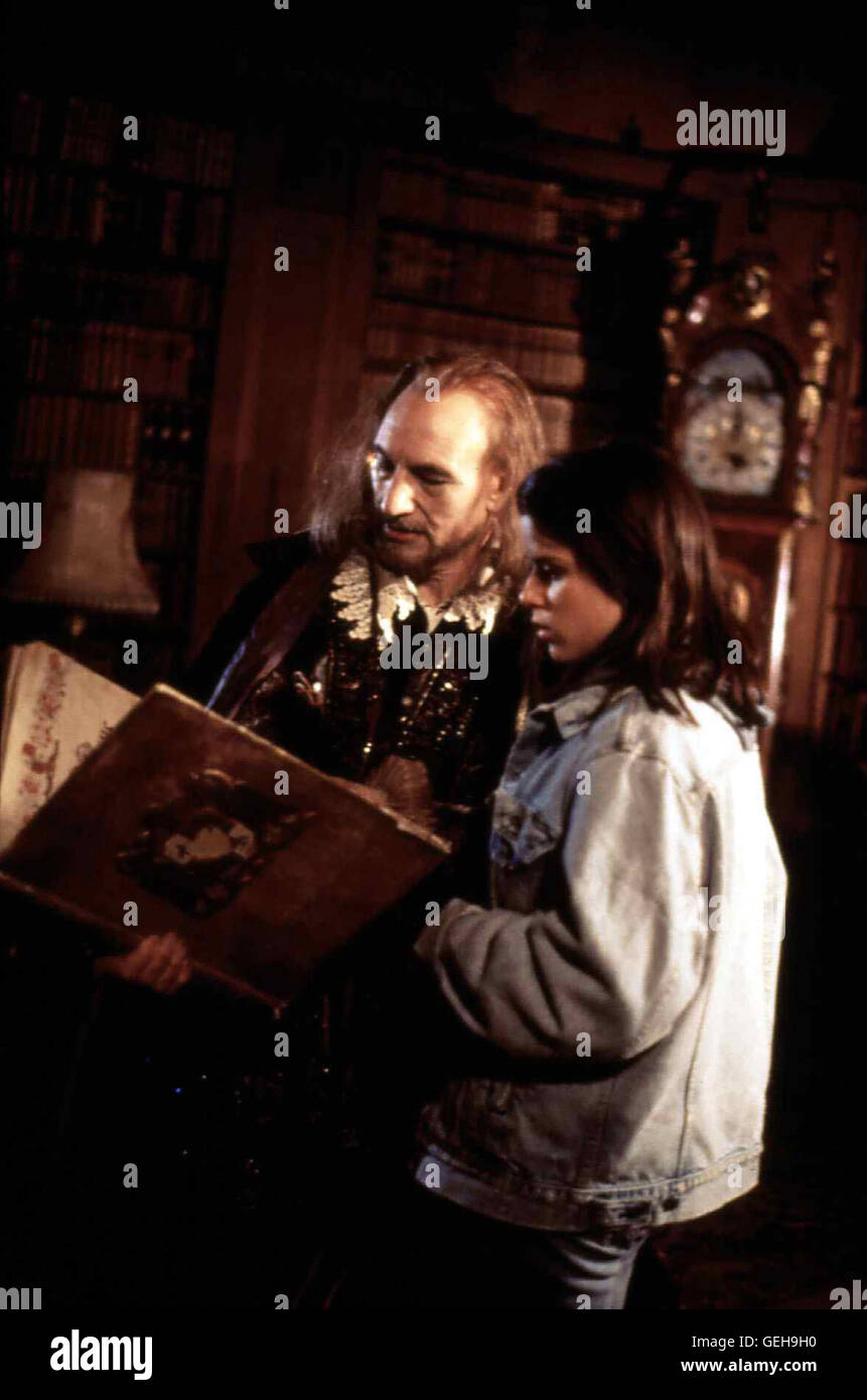 Patrick Stewart, Neve Campbell, Virginia (Neve Campbell) erfaehrt alles ueber das Gespenst von