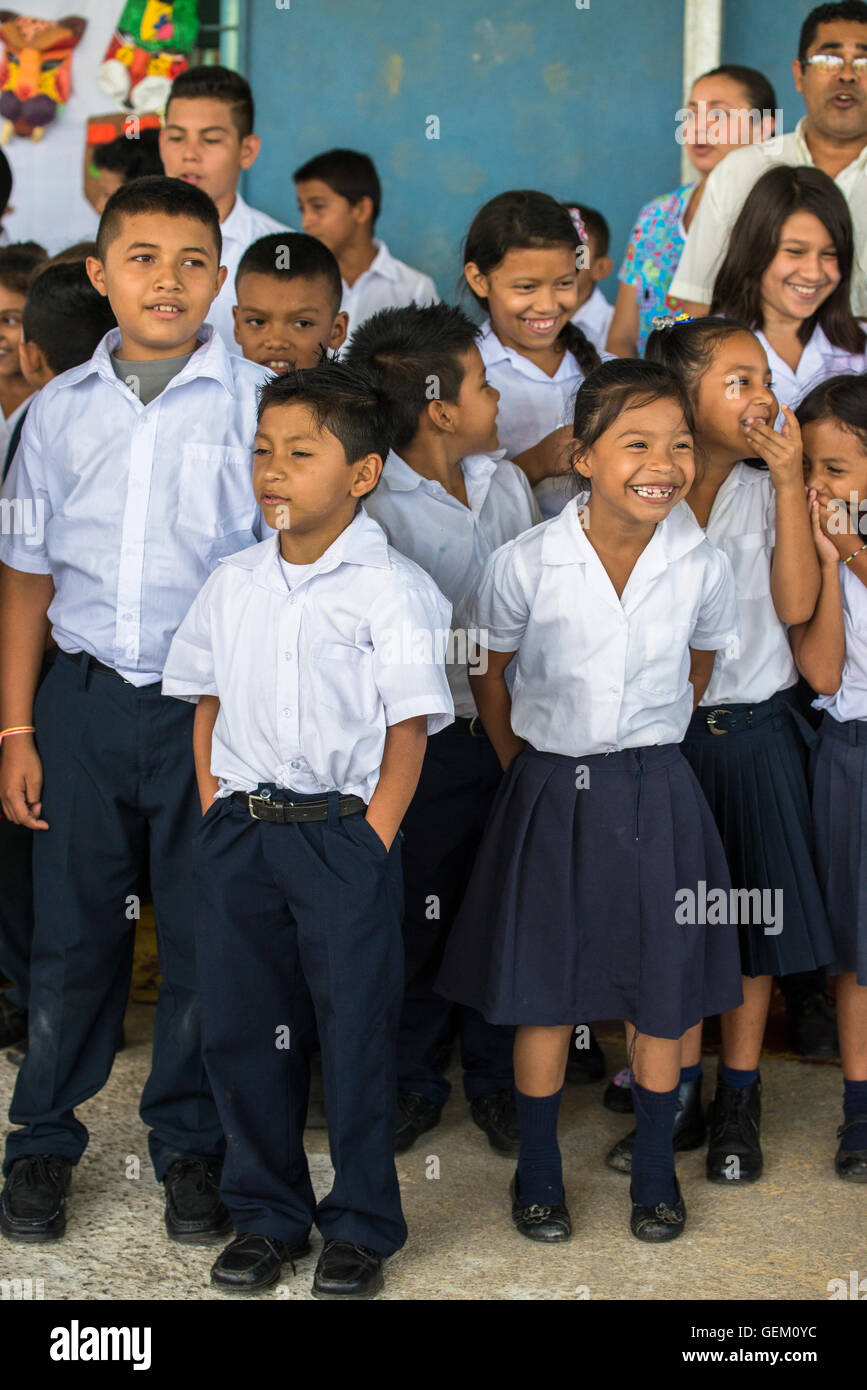 Los niños de la escuela en Costa Rica Fotografía de stock - Alamy