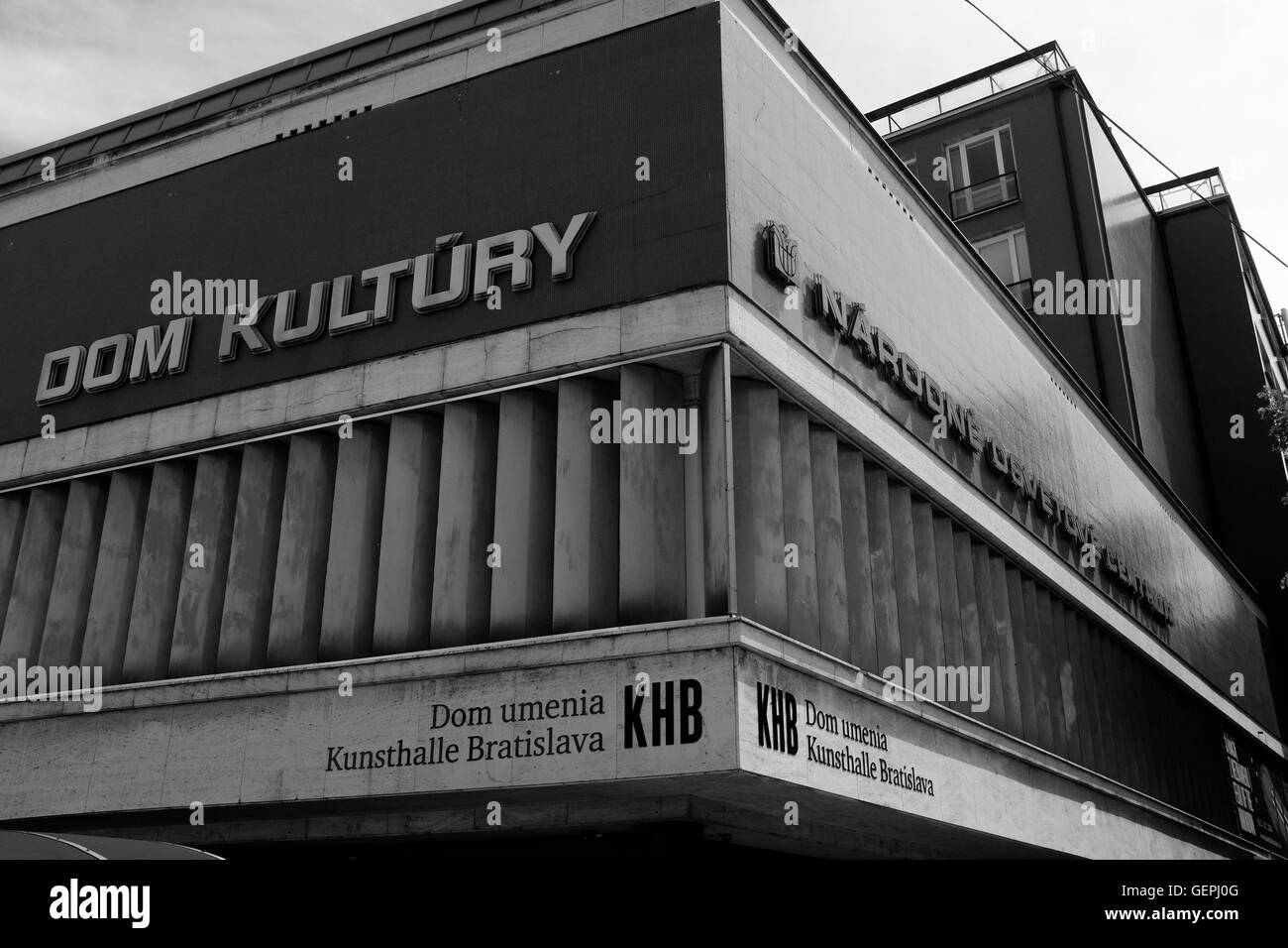 Námestie SNP, Bratislava. Kunsthalle de edificio. Foto de stock