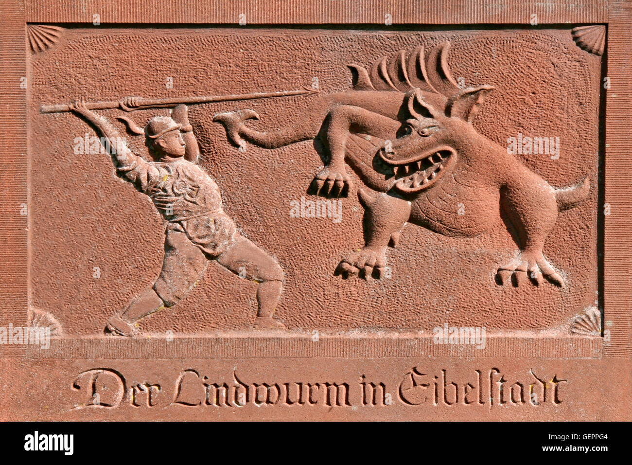 Geografía / viajes, Alemania, Baviera, Eibelstadt, alivio en la muralla de la ciudad, 'Der Lindwurm en Eibelstadt' (la de Eibelstadt Lindowrm) Foto de stock