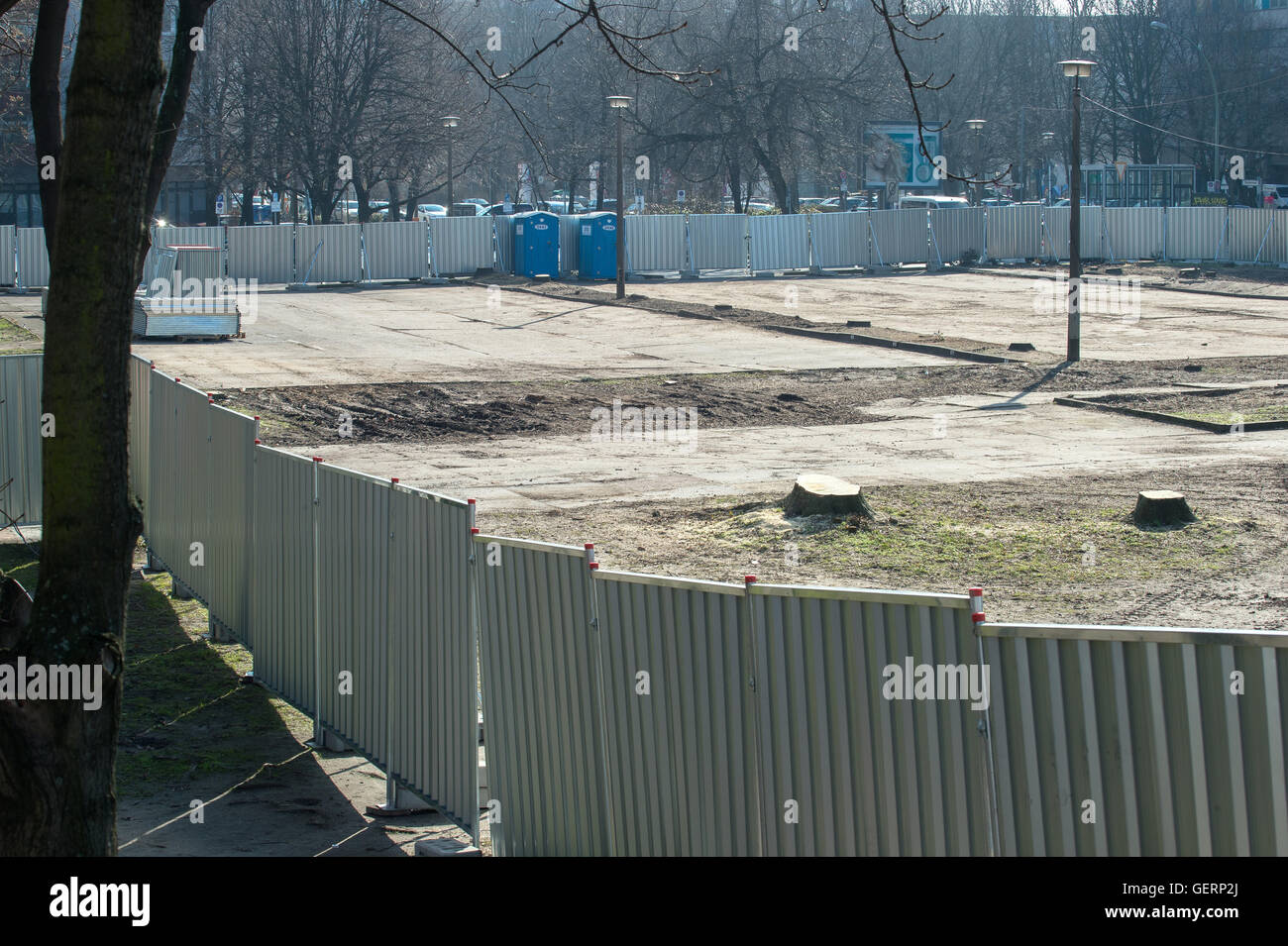 Berlín, Alemania, la tala de árboles en Fisherman's Island para la planeada construcción nueva WBM Foto de stock