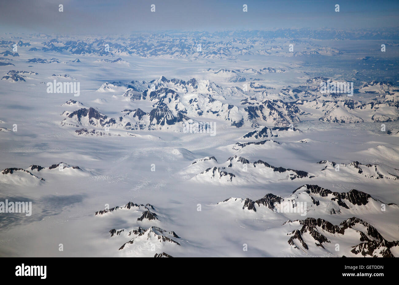 Vista aérea de la costa oriental de Groenlandia Foto de stock