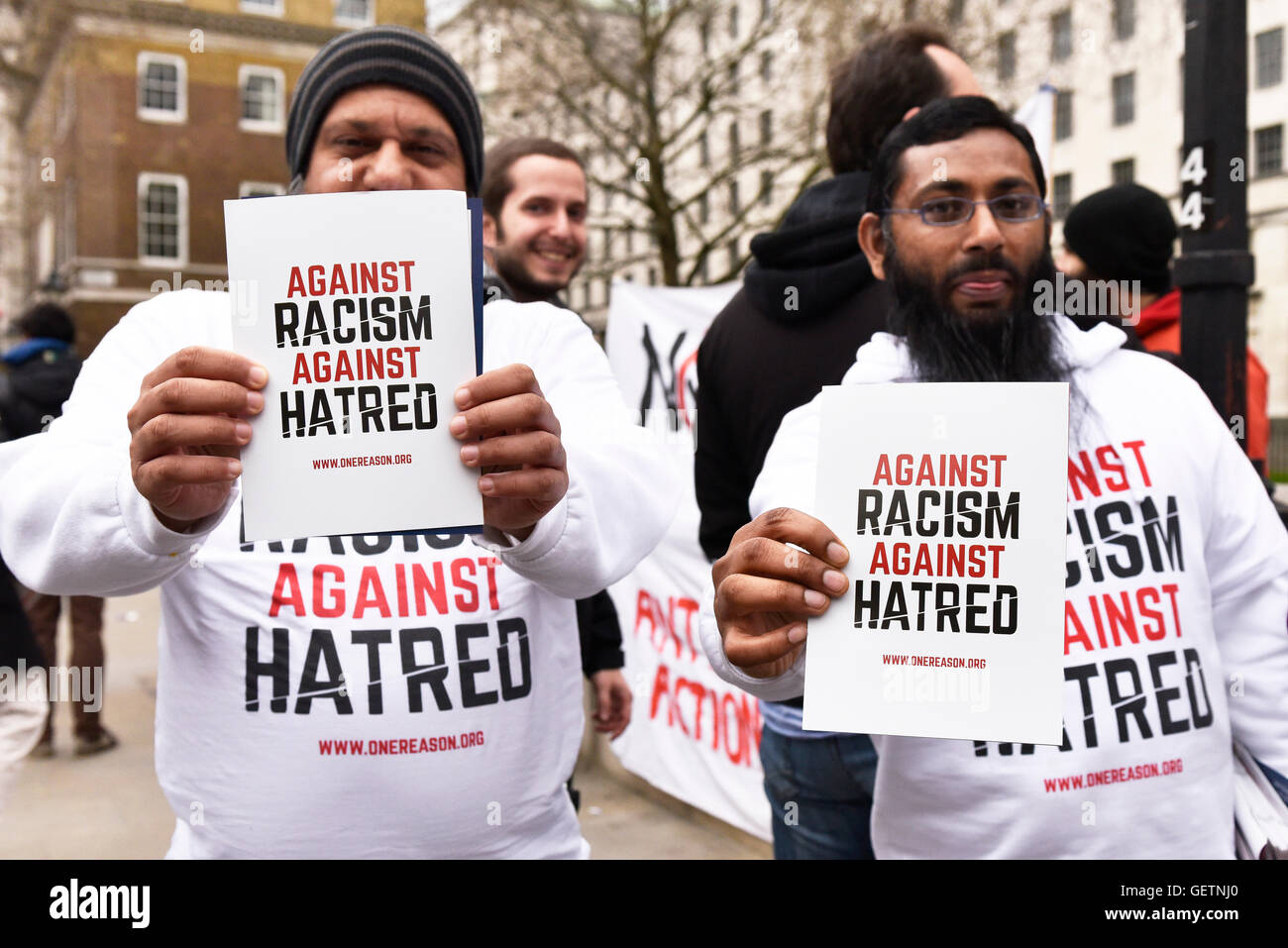 Los musulmanes demostrando en una manifestación anti-fascista en Whitehall Foto de stock