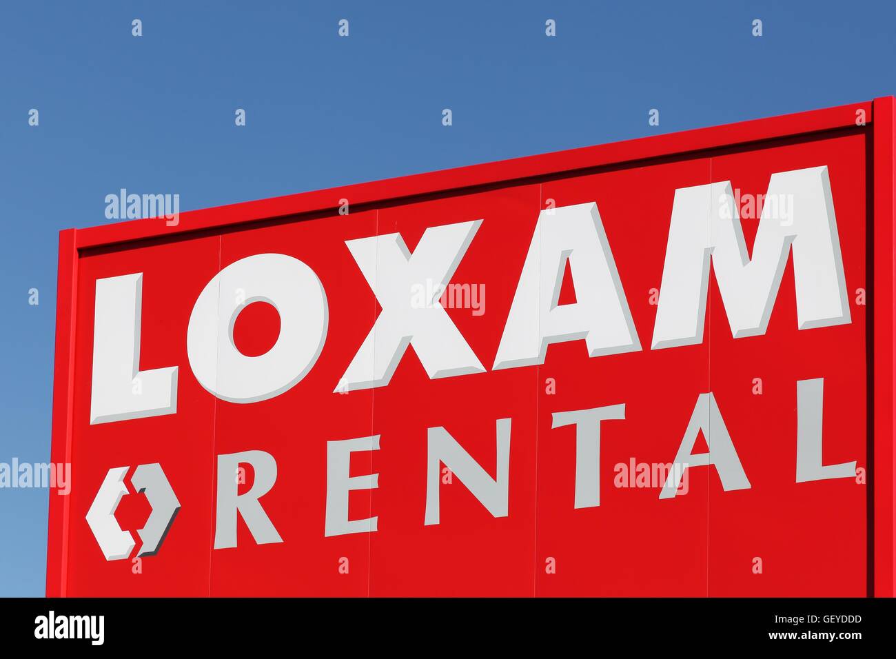 Alquiler Loxam firmar en un panel Foto de stock