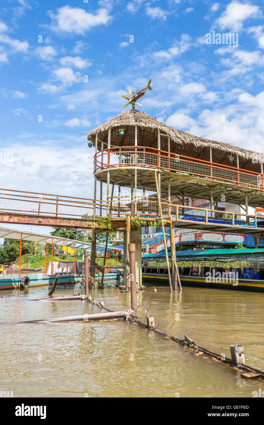 El Coca (Puerto Francisco de Orellana) terminal de la barca y muelles, el Río Napo, Amazonia (Selva Amazónica), Ecuador Foto de stock