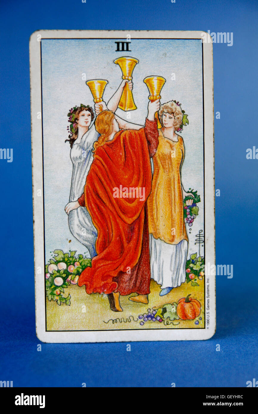 Tarot, tres de copas Fotografía de stock - Alamy