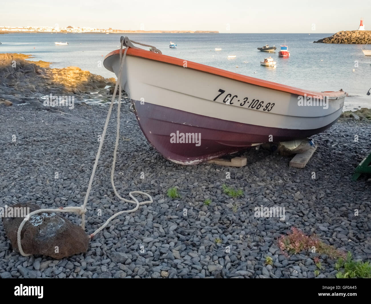 Colorido en un barco en el puerto de Playa Blanca, Lanzarote, Islas Canarias, España. Foto tomada el 22 de abril de 2016 Foto de stock