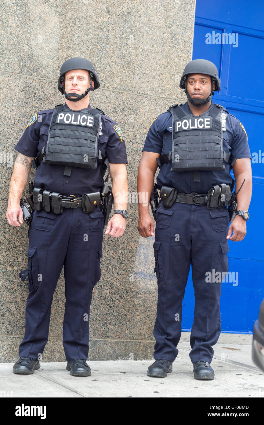 Oficial de policía de New York – Material Policial y táctico