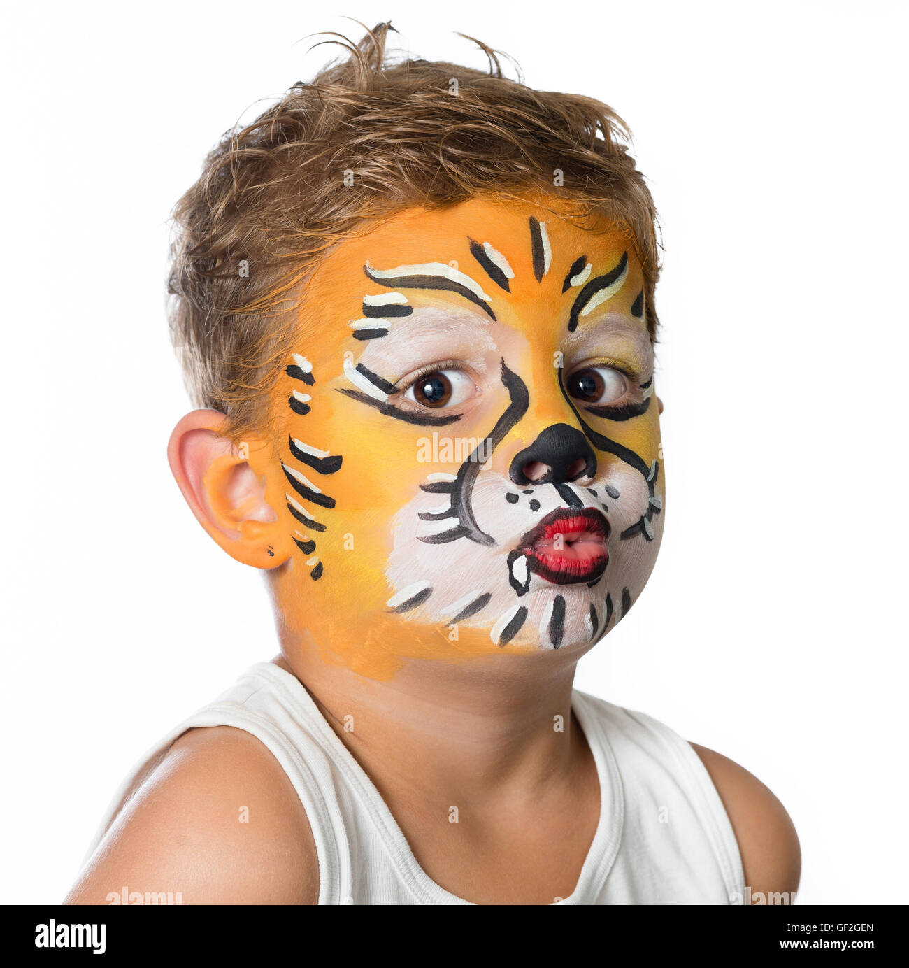 Precioso niño con pintura de cara de un tigre o un león Fotografía de stock  - Alamy