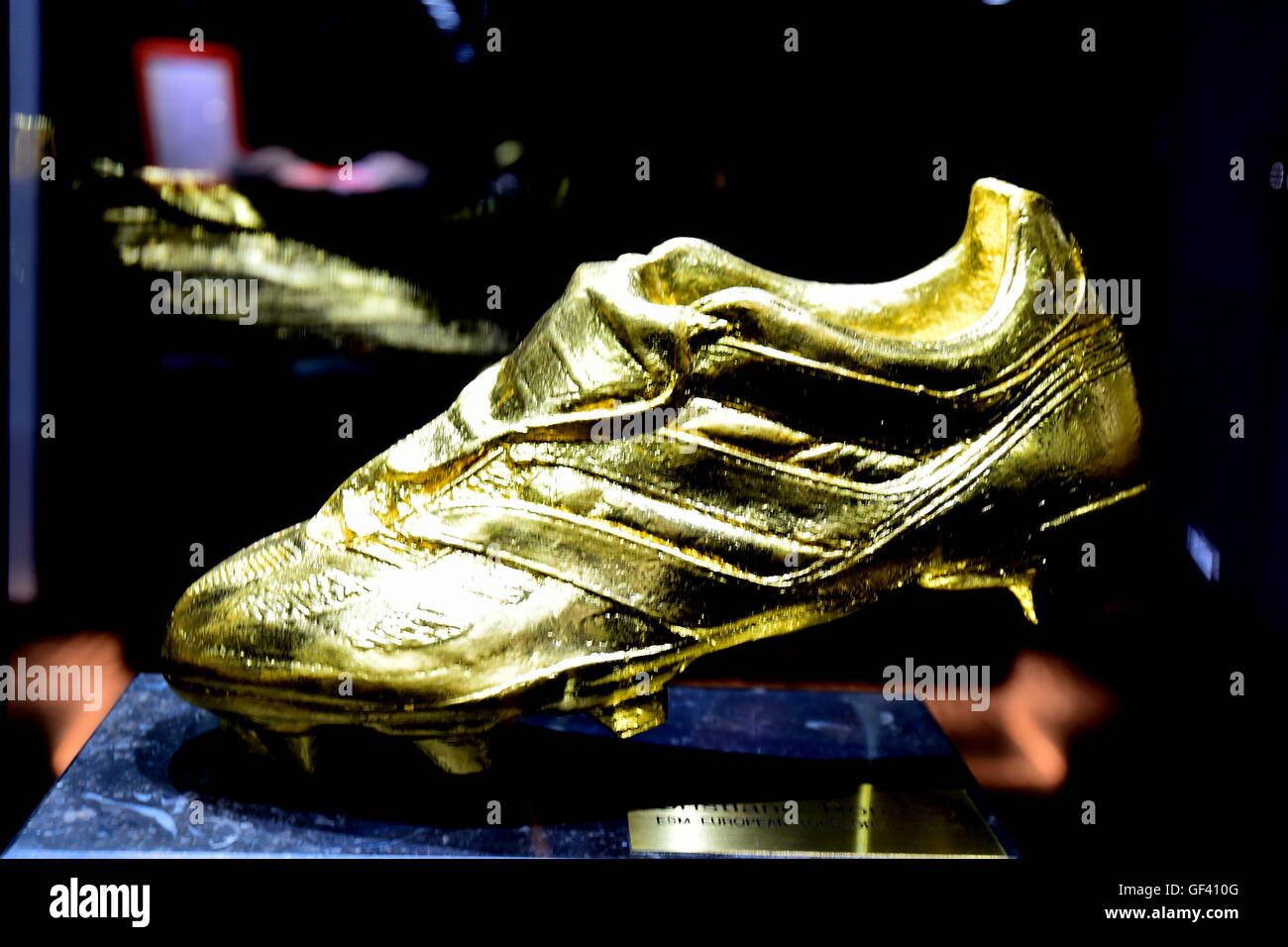 Golden football boot fotografías e imágenes de alta resolución - Alamy