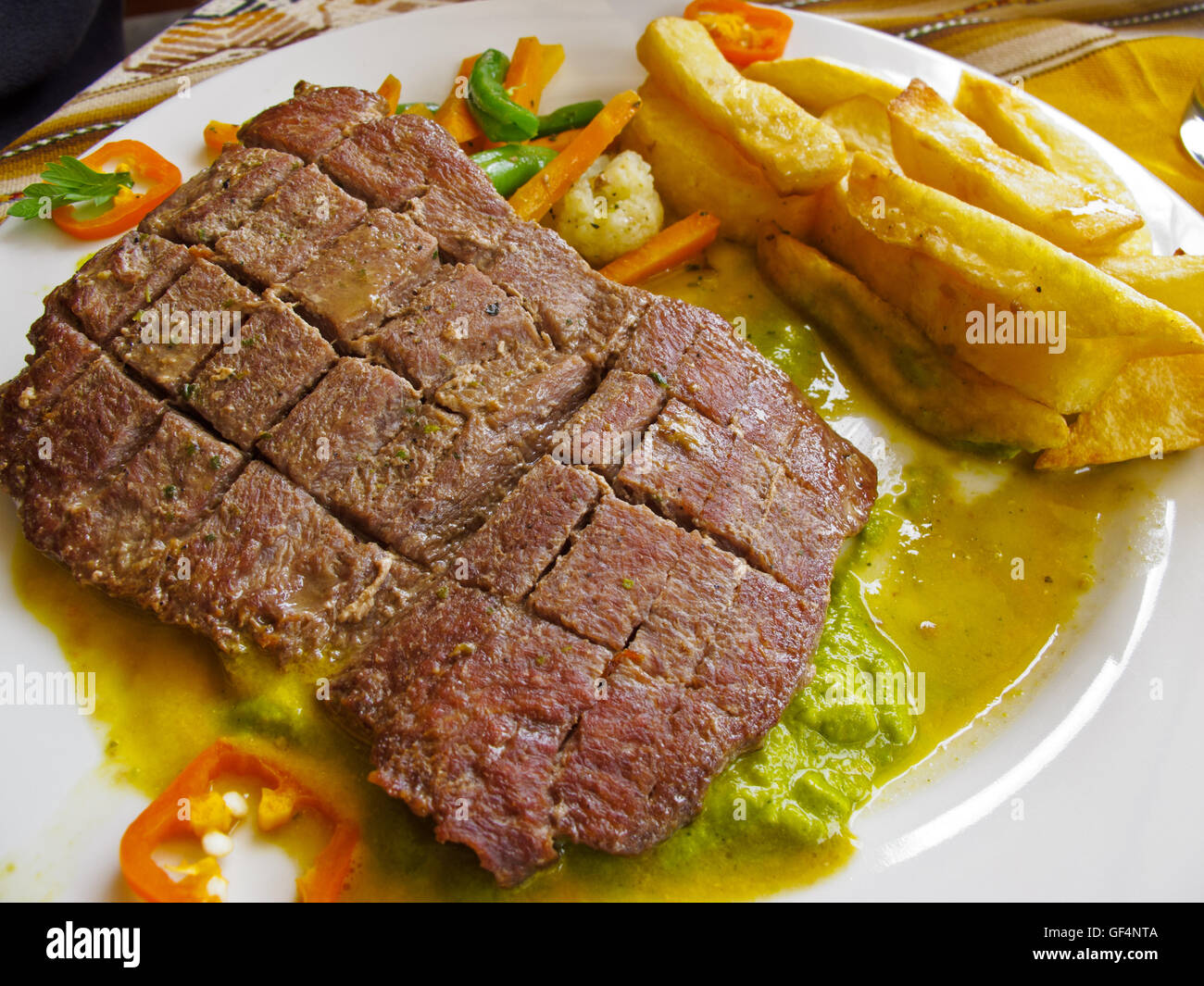 Filete de alpaca, un plato peruano, en Cuzco Fotografía de stock Alamy