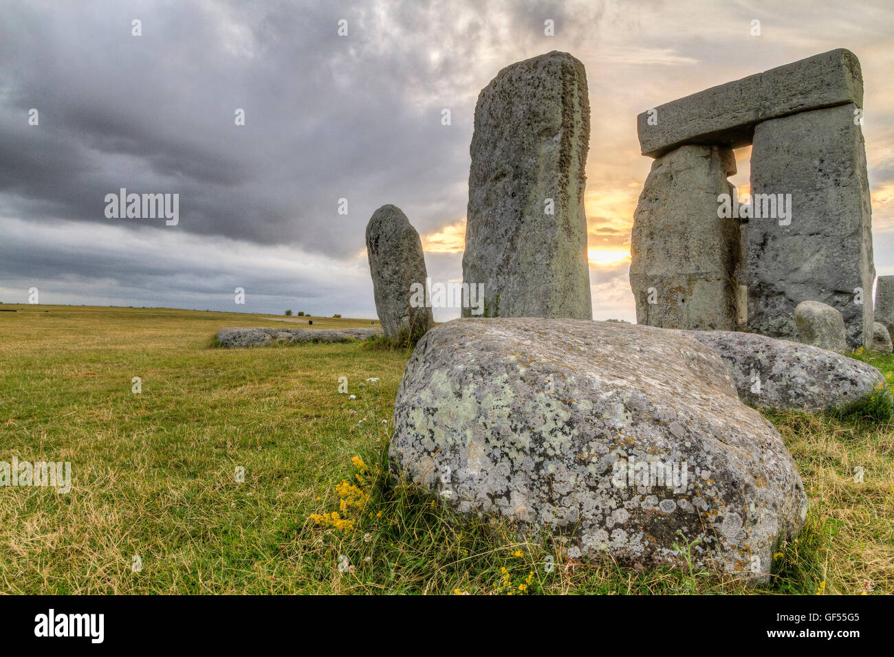 Al atardecer Stonehenge, Inglaterra Foto de stock