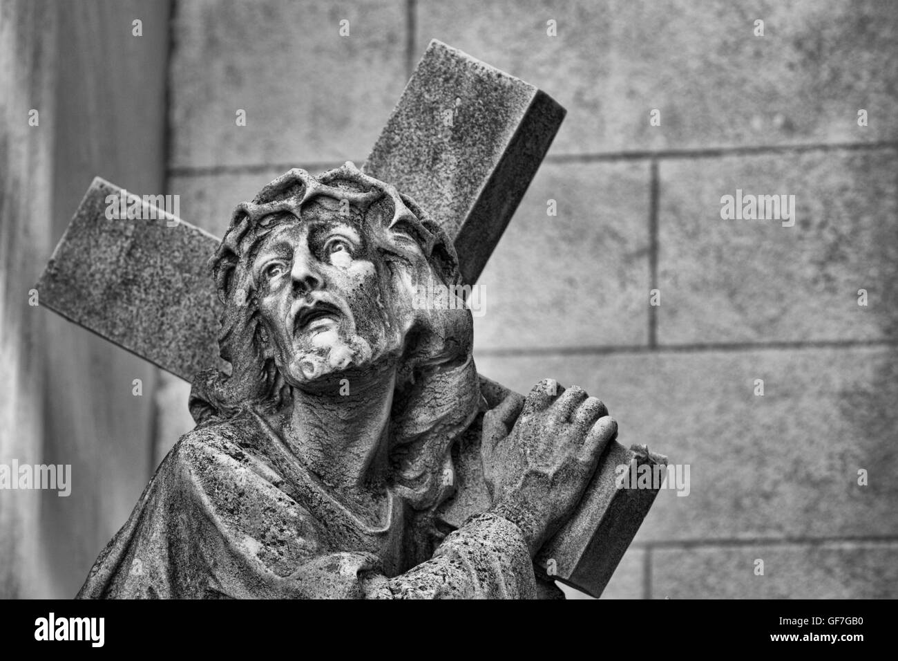 Jesus cargando la cruz fotografías e imágenes de alta resolución - Alamy