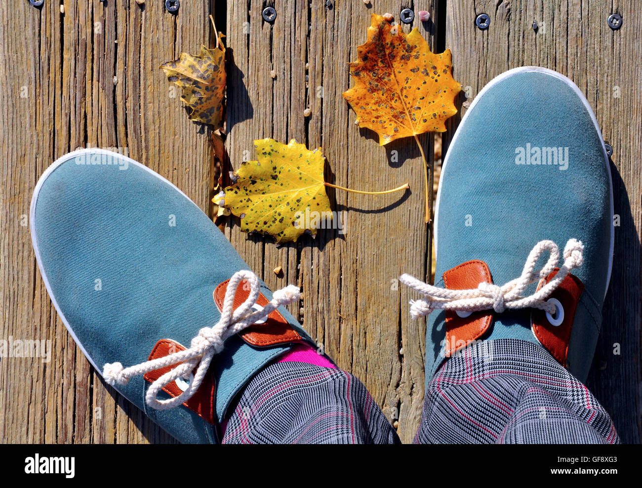 Zapatos de moda para hombres jóvenes fotografías e imágenes de alta  resolución - Alamy