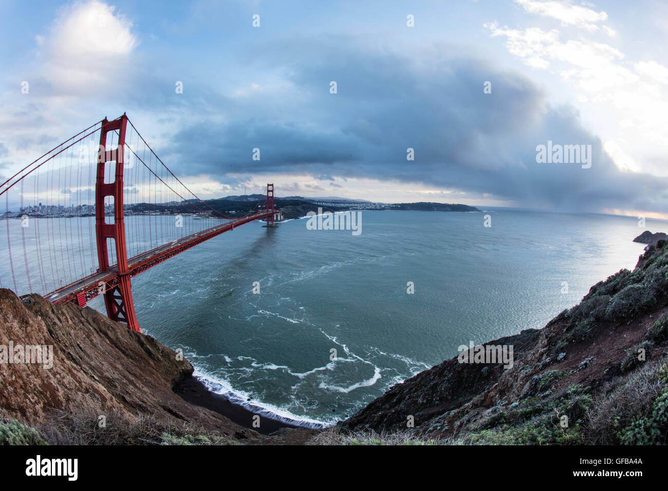 El famoso puente Golden Gate conecta la hermosa northernCalifornia ciudad de San Francisco con el Scénic Marin. Foto de stock