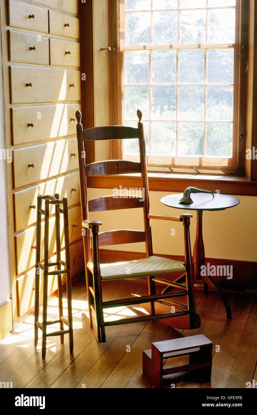 Agitador originales muebles de madera en el comedor de la hancock shaker village en Pittsfield, Massachusetts, Nueva Inglaterra, EE.UU. Foto de stock